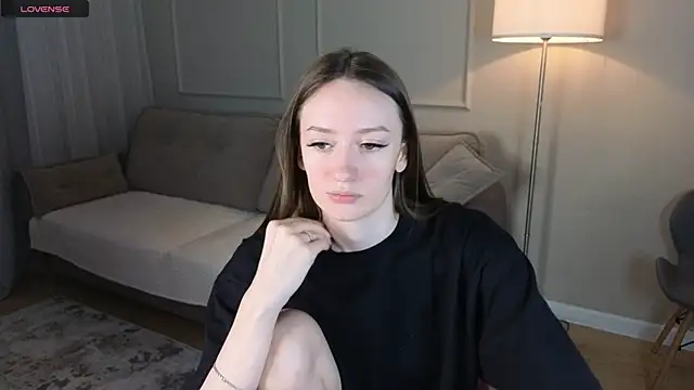 cutienaughtygirl online show from April 27, 8:45 am