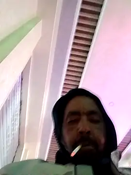 Snapshot of Bob_black chatting on March 6, 8:05 pm Bob black online show from March 6, 8:05 pm