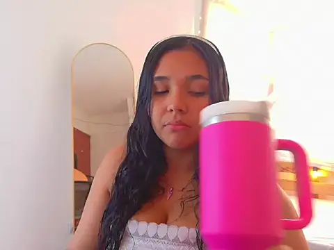 loreaniss online show from March 4, 7:42 pm