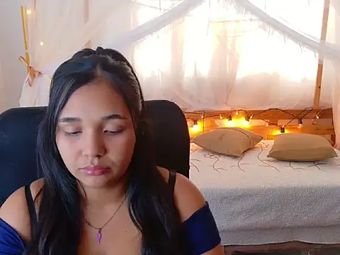 loreaniss online show from March 11, 7:53 pm