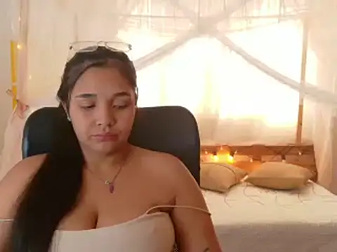 loreaniss online show from March 12, 7:31 pm