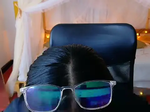 loreaniss online show from March 16, 6:06 am