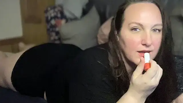 Snapshot of Just_Trudy chatting on November 6, 2:12 am Just Trudy online show from November 6, 2:12 am