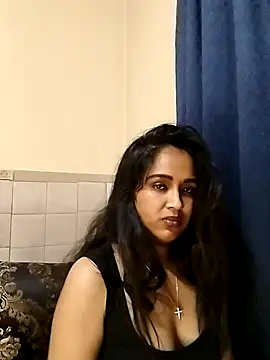 Snapshot of cute_indianxo chatting on May 5, 10:29 pm cute indianxo online show from May 5, 10:29 pm