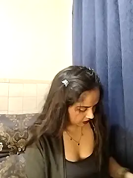 Snapshot of cute_indianxo chatting on June 8, 11:38 pm cute indianxo online show from June 8, 11:38 pm