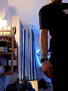 Snapshot of a7ex chatting on December 18, 11:30 pm a7ex online show from December 18, 11:30 pm