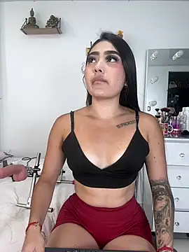 EmiilyEvans  online show from July 22, 6:22 pm