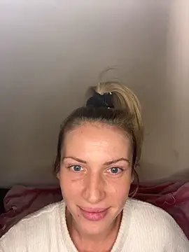 Snapshot of StellaWeb chatting on November 11, 8:53 pm StellaWeb online show from November 11, 8:53 pm