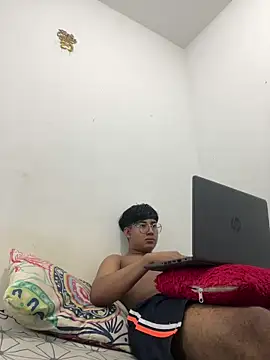 Snapshot of methme chatting on March 23, 1:37 pm methme online show from March 23, 1:37 pm