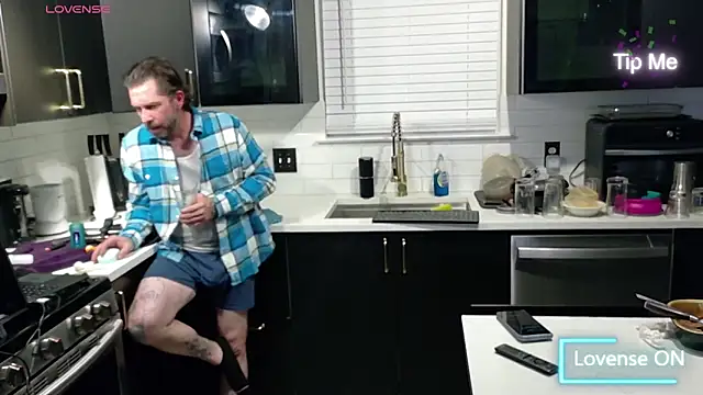 Snapshot of danoo84 chatting on January 6, 5:33 am danoo84 online show from January 6, 5:33 am