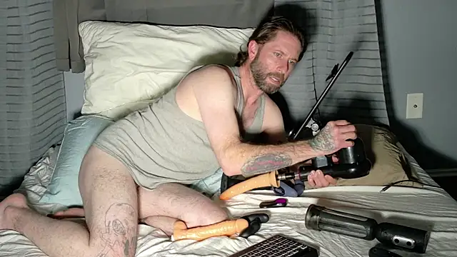 Snapshot of danoo84 chatting on February 17, 4:20 am danoo84 online show from February 17, 4:20 am