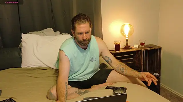 Snapshot of danoo84 chatting on April 8, 2:44 am danoo84 online show from April 8, 2:44 am