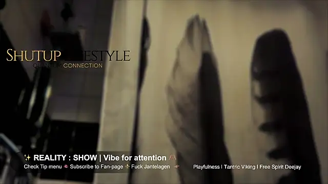 Snapshot of SwingWingWomanSweden chatting on December 17, 9:43 pm SwingWingWomanSweden online show from December 17, 9:43 pm