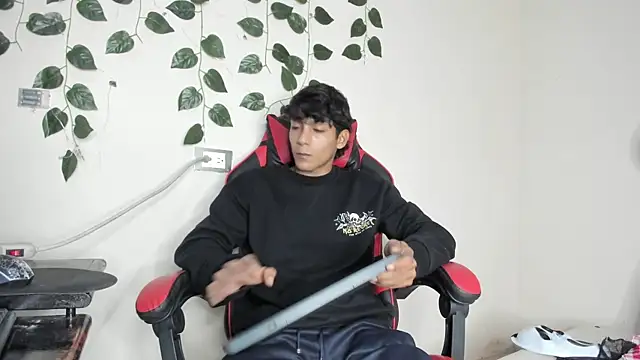 Snapshot of axel_rousse2 chatting on October 29, 9:16 pm axel rousse2 online show from October 29, 9:16 pm