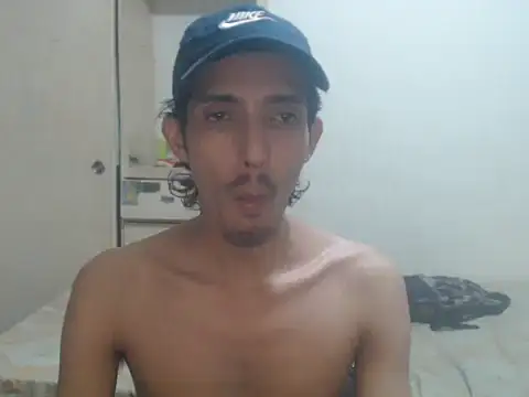 Snapshot of snackontime18 chatting on August 1, 2:44 am snackontime18 online show from August 1, 2:44 am