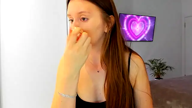 Snapshot of BeatriceAddams chatting on September 10, 11:32 am BeatriceAddams online show from September 10, 11:32 am