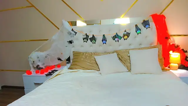 Snapshot of BeatriceAddams chatting on November 1, 12:45 am BeatriceAddams online show from November 1, 12:45 am