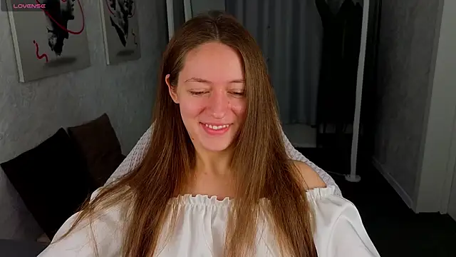 Agnes Wells online show from July 25, 1:15 am