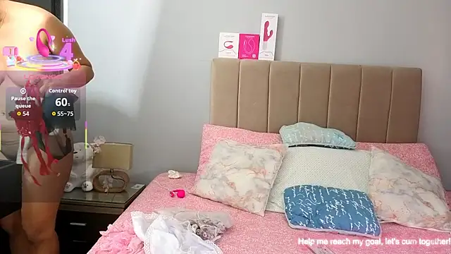 Snapshot of Penelophe01 chatting on December 15, 6:45 pm Penelophe01 online show from December 15, 6:45 pm