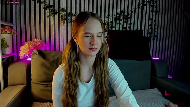 Casey Sweeet online show from February 11, 12:04 am