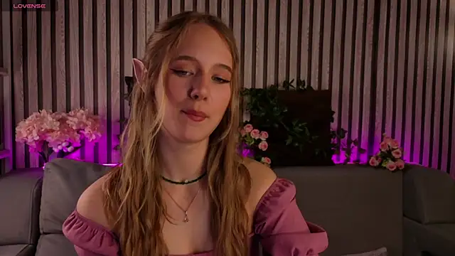 Snapshot of Casey_Sweeet chatting on May 7, 9:14 am Casey Sweeet online show from May 7, 9:14 am