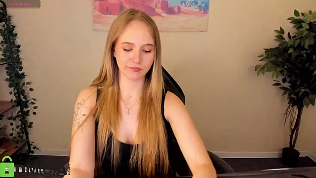 Snapshot of Casey_Sweeet chatting on May 17, 2:35 pm Casey Sweeet online show from May 17, 2:35 pm