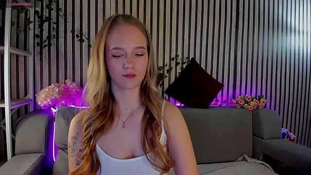 Snapshot of Casey_Sweeet chatting on May 28, 9:17 am Casey Sweeet online show from May 28, 9:17 am