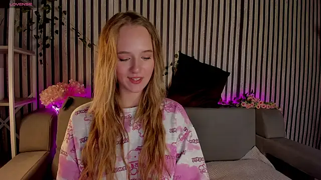Snapshot of Casey_Sweeet chatting on June 2, 9:22 am Casey Sweeet online show from June 2, 9:22 am
