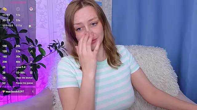 Snapshot of evashiny_ chatting on May 8, 3:01 am evashiny online show from May 8, 3:01 am