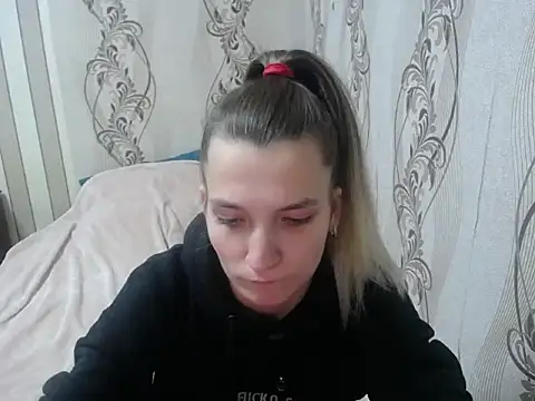 Snapshot of AlissaClark chatting on October 26, 9:21 pm AlissaClark online show from October 26, 9:21 pm