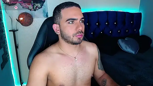 Snapshot of adamhairy chatting on May 14, 7:42 pm adamhairy online show from May 14, 7:42 pm