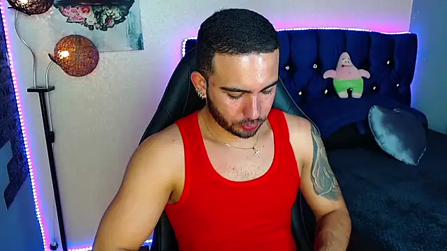 Snapshot of adamhairy chatting on May 16, 8:07 pm adamhairy online show from May 16, 8:07 pm