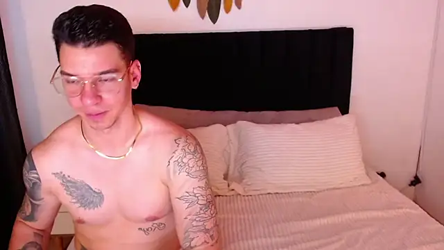 Snapshot of adamhairy chatting on May 17, 9:55 pm adamhairy online show from May 17, 9:55 pm
