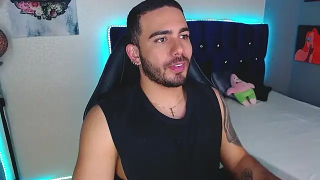 Snapshot of adamhairy chatting on May 19, 10:49 pm adamhairy online show from May 19, 10:49 pm