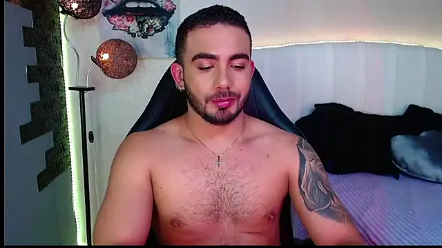 Snapshot of adamhairy chatting on June 1, 7:48 pm adamhairy online show from June 1, 7:48 pm