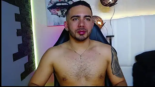 Snapshot of adamhairy chatting on June 3, 7:08 pm adamhairy online show from June 3, 7:08 pm
