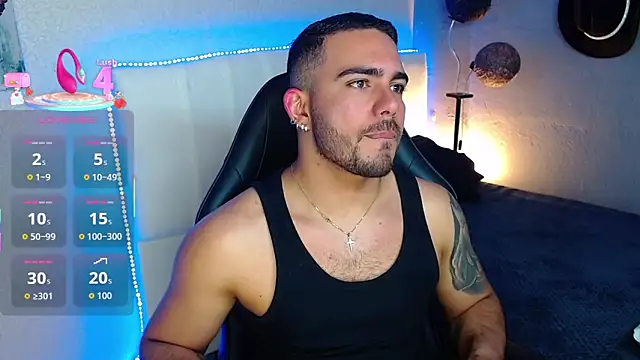 Snapshot of adamhairy chatting on June 7, 9:29 pm adamhairy online show from June 7, 9:29 pm