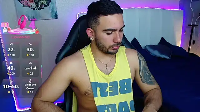 Snapshot of adamhairy chatting on June 11, 8:51 pm adamhairy online show from June 11, 8:51 pm