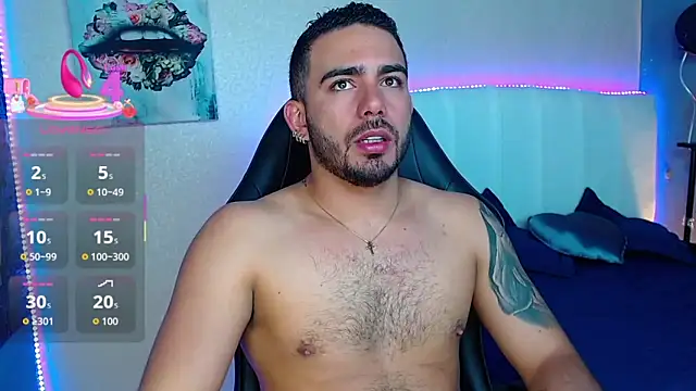 Snapshot of adamhairy chatting on June 12, 7:35 pm adamhairy online show from June 12, 7:35 pm