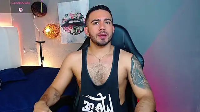Snapshot of adamhairy chatting on June 21, 12:35 am adamhairy online show from June 21, 12:35 am