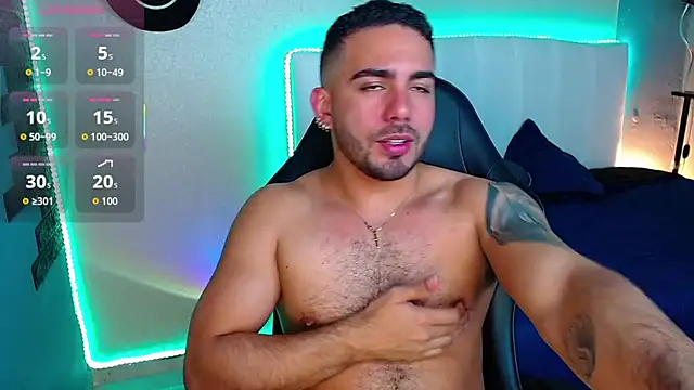 Snapshot of adamhairy chatting on June 24, 7:35 pm adamhairy online show from June 24, 7:35 pm