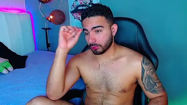 Snapshot of adamhairy chatting on July 6, 7:49 pm adamhairy online show from July 6, 7:49 pm