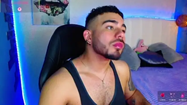 Snapshot of adamhairy chatting on July 13, 7:27 pm adamhairy online show from July 13, 7:27 pm