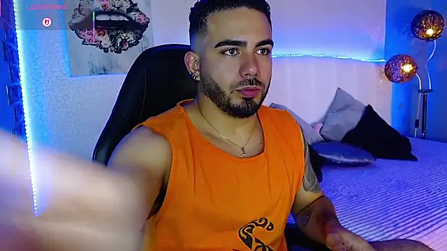 Snapshot of adamhairy chatting on July 22, 7:49 pm adamhairy online show from July 22, 7:49 pm