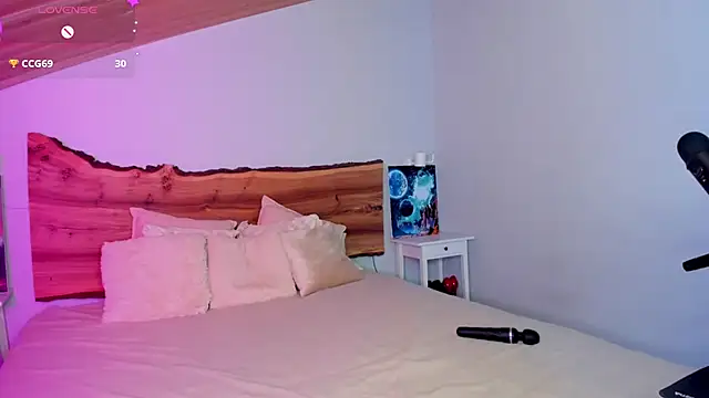 AuroraShoww online show from November 15, 11:29 am