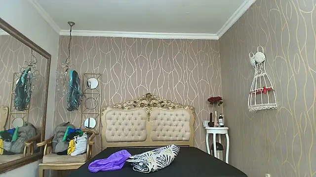 katybrownss online show from November 27, 7:16 pm