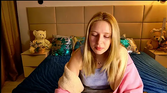 Snapshot of Lena_Wow chatting on April 7, 6:47 am Lena Wow online show from April 7, 6:47 am