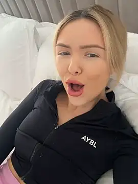 lolableux online show from November 1, 1:35 pm