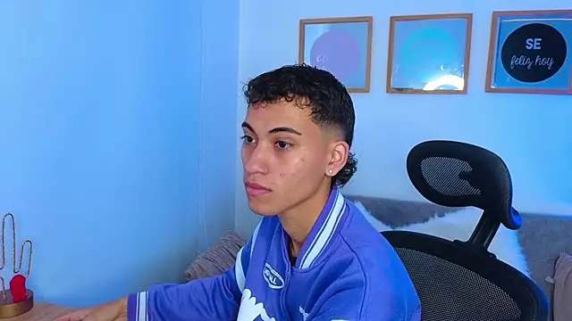 yulian vasquez online show from September 12, 12:27 pm