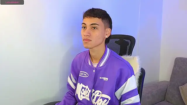 yulian vasquez online show from October 2, 12:12 pm